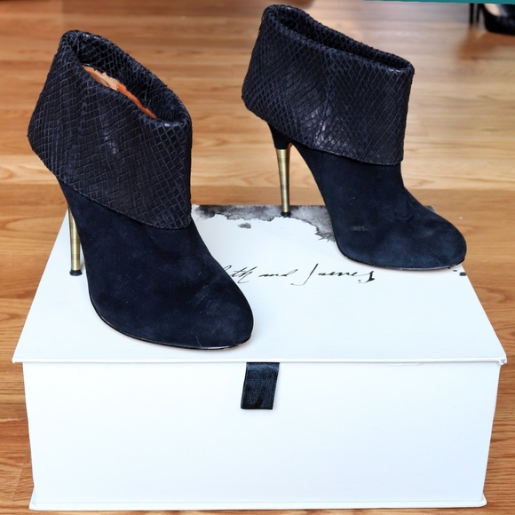 Elizabeth and James Shoes - Size 6.5 Elizabeth & James Black Cuff Booties